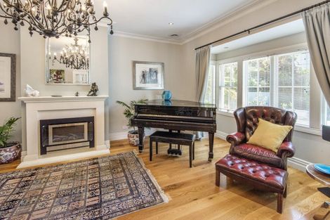 Photo of property in 13 Stanley Point Road, Stanley Point, Auckland, 0624