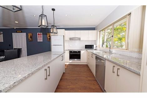 Photo of property in 3 Neta Grove, Henderson, Auckland, 0612