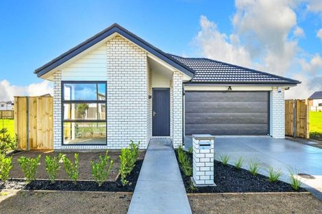Photo of property in 32 Korowhiti Road, Clarks Beach, 2122