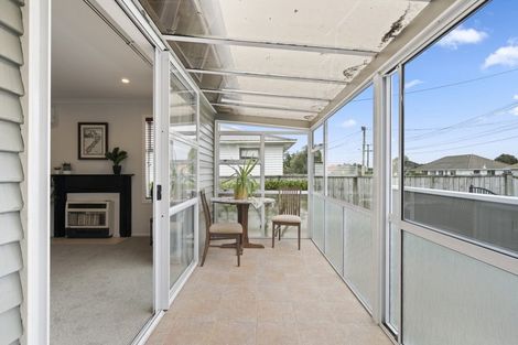 Photo of property in 16 Karaka Street, Merrilands, New Plymouth, 4312