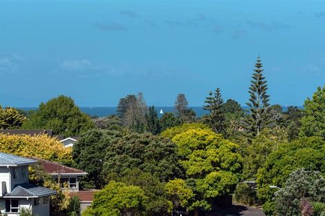 Photo of property in 124 Weatherly Road, Torbay, Auckland, 0630