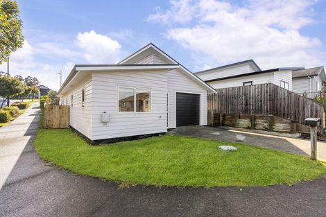 Photo of property in 8 Reserva Crescent, Kumeu, 0810