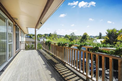 Photo of property in 36 Barron Drive, Green Bay, Auckland, 0604