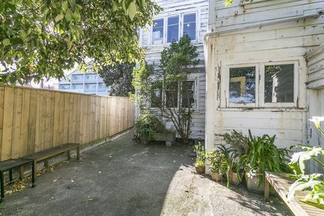 Photo of property in 60 Roxburgh Street, Mount Victoria, Wellington, 6011