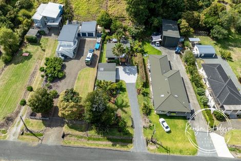Photo of property in 10 Regent Street, Whakapirau, Maungaturoto, 0583