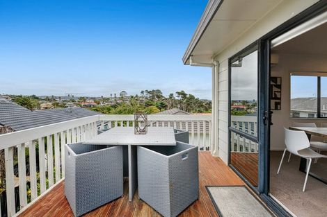 Photo of property in 2/15 Exeter Place, Unsworth Heights, Auckland, 0632