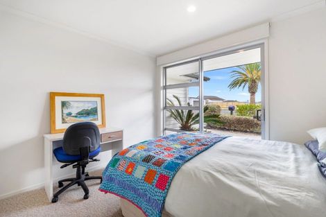 Photo of property in 2 Paradise Point Place, One Tree Point, 0118