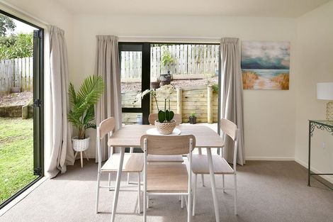 Photo of property in 13b Sunnydale Place, Oteha, Auckland, 0632