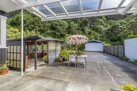Photo of property in 130 Breaker Bay Road, Breaker Bay, Wellington, 6022