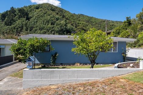 Photo of property in 76 Devon Street, Picton, 7220