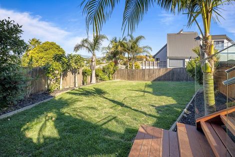 Photo of property in 4 Calypso Place, Rothesay Bay, Auckland, 0630