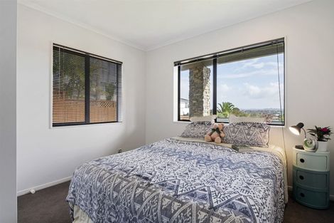 Photo of property in 21 Ballini Rise, West Harbour, Auckland, 0618