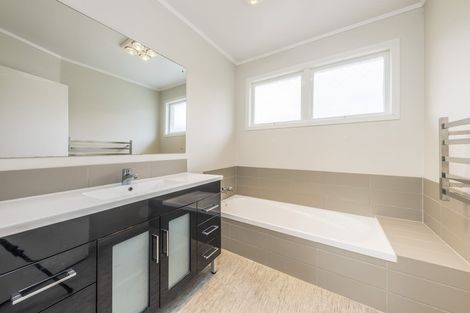 Photo of property in 1/46 Scenic Drive, Manurewa, Auckland, 2102