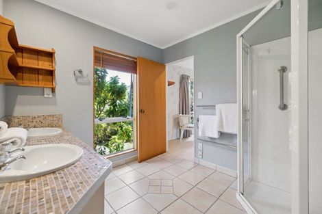 Photo of property in 6 Lillian Place, Orewa, 0931