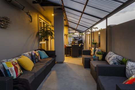 Photo of property in 124 Johnstone Drive, Fitzherbert, Palmerston North, 4410