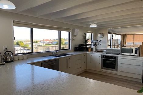 Photo of property in 8 Roore Street, Foxton Beach, Foxton, 4815