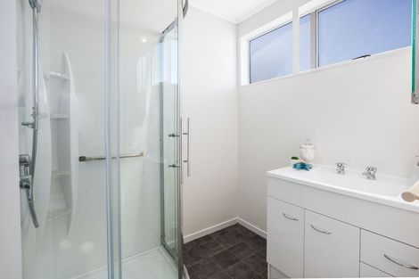 Photo of property in 34 Sombrero View, Ascot Park, Porirua, 5024