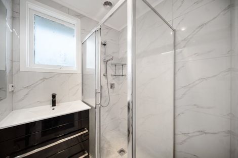 Photo of property in 4 Convair Crescent, Mangere, Auckland, 2022