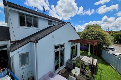 Photo of property in 11l Clearwater Cove, West Harbour, Auckland, 0618