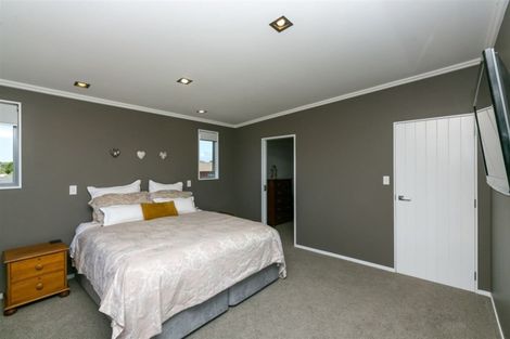 Photo of property in 18 Parkvue Drive, Bell Block, New Plymouth, 4312