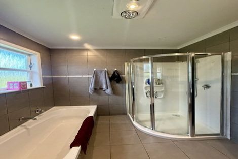 Photo of property in 16 Archbold Street, Newlands, Wellington, 6037