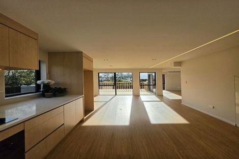 Photo of property in 18f Sunnyhill Crescent, Sunnyhills, Auckland, 2010