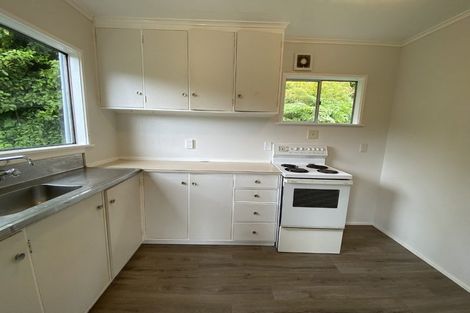 Photo of property in 2/15 Wakely Road, Newlands, Wellington, 6037