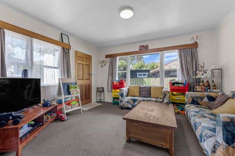 Photo of property in 77 Birdwood Avenue, Papatoetoe, Auckland, 2025