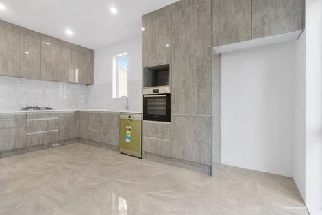 Photo of property in 27 Stitchbird Crescent, Papakura, 2110