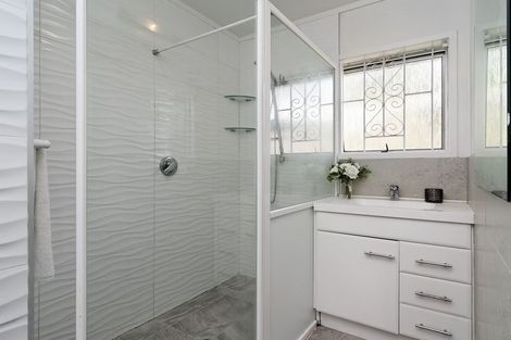 Photo of property in 2/56 Archibald Road, Kelston, Auckland, 0602