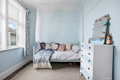 Photo of property in 40 Lonsdale Crescent, Rongotai, Wellington, 6022