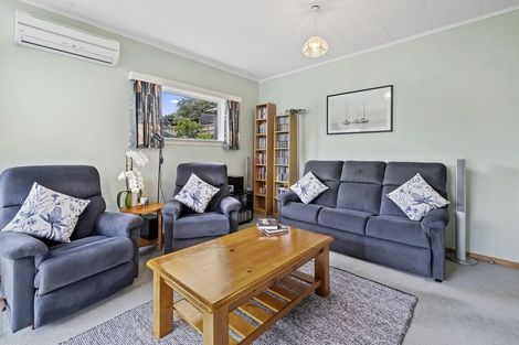 Photo of property in 25 Mexted Terrace, Tawa, Wellington, 5028