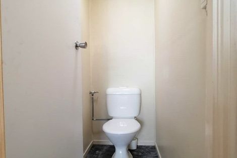 Photo of property in 4 Garner Place, Glenfield, Auckland, 0629