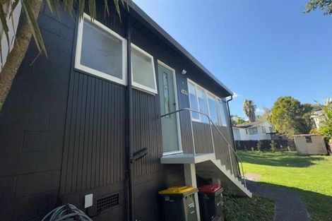 Photo of property in 2/58 Peach Road, Glenfield, Auckland, 0629