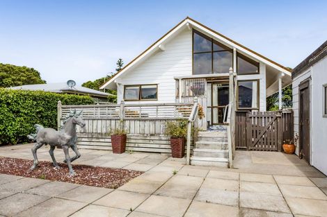 Photo of property in 5 Dieffenbach Street, Opunake, 4616