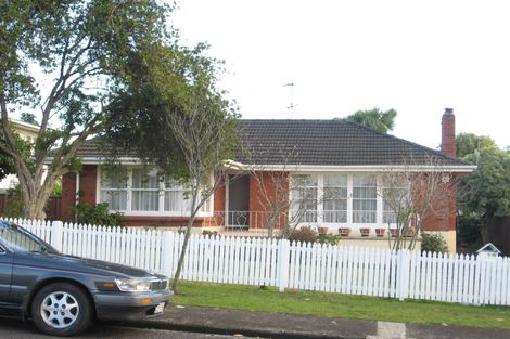 Photo of property in 5 Clayton Road, Manurewa, Auckland, 2102