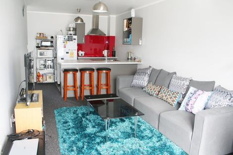 Photo of property in 16a Woodall Place, Totara Vale, Auckland, 0627