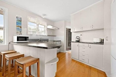 Photo of property in 18 Renwick Street, Papakura, 2110