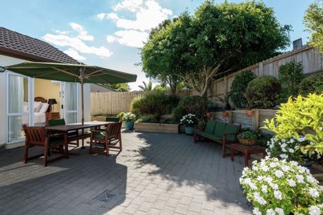 Photo of property in 14 Conacher Close, East Tamaki Heights, Auckland, 2016