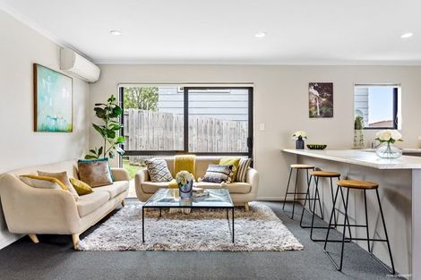 Photo of property in 28 Cedar Heights Avenue, Massey, Auckland, 0614