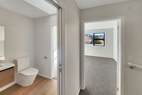 Photo of property in 4/31 Wainuiomata Road, Wainuiomata, Lower Hutt, 5014