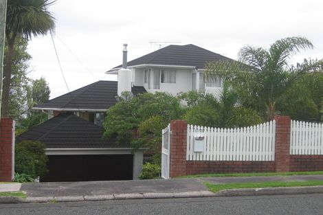 Photo of property in 110 Ocean View Road, Northcote, Auckland, 0627