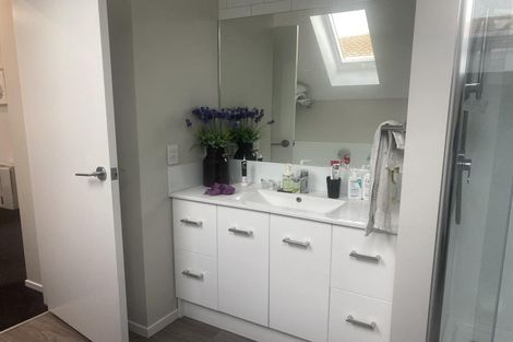 Photo of property in 91b Whites Line East, Waiwhetu, Lower Hutt, 5010