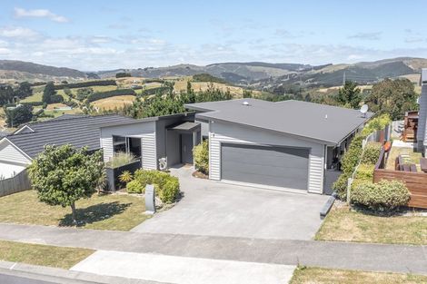 Photo of property in 154 Endeavour Drive, Whitby, Porirua, 5024