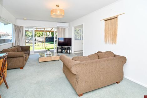 Photo of property in 5 Grimshaw Place, Henderson, Auckland, 0612