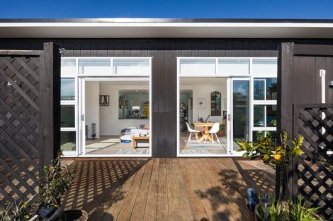Photo of property in 69 Nash Parade, Foxton Beach, Foxton, 4815