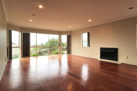 Photo of property in 16 Mcfetridge Place, Hillcrest, Auckland, 0627