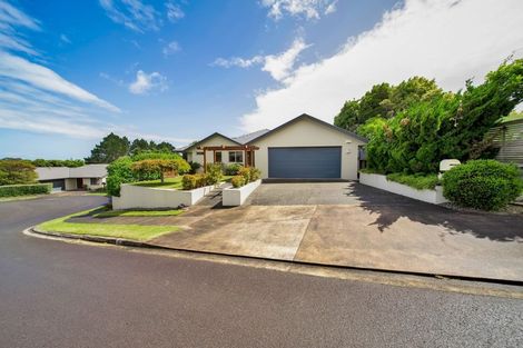 Photo of property in 2 Orlando Close, Frankleigh Park, New Plymouth, 4310