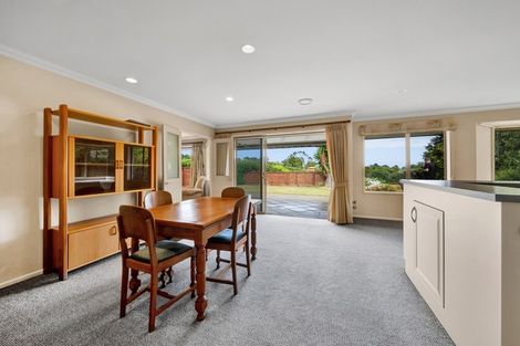 Photo of property in 2 Orlando Close, Frankleigh Park, New Plymouth, 4310