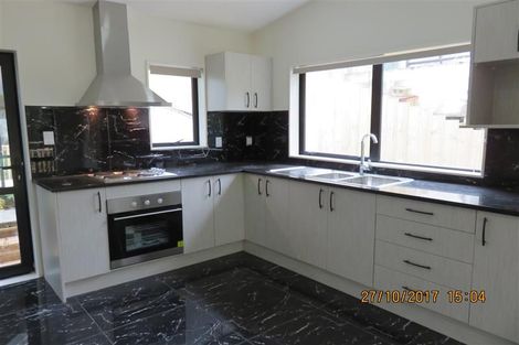 Photo of property in 5 Fernhaven Place, Massey, Auckland, 0614